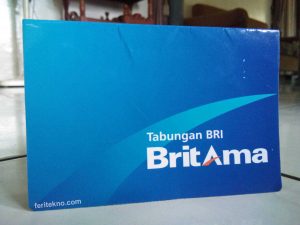 mengambil uang di atm bri - buku tabungan