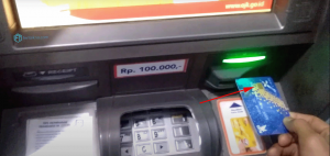 mengambil uang di atm bri - masukkan kartu