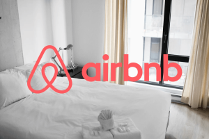 aplikasi untuk traveling airbnb